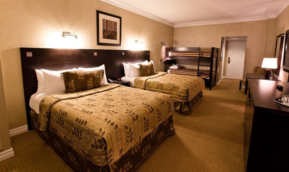 Fantasyland Hotel Edmonton Esterno foto