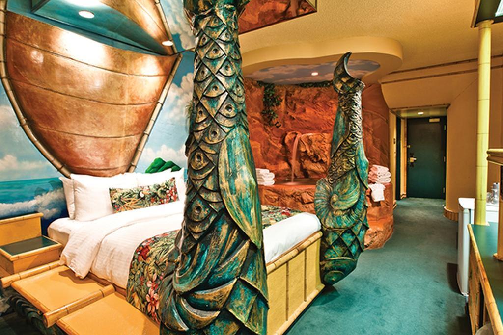 Fantasyland Hotel Edmonton Esterno foto