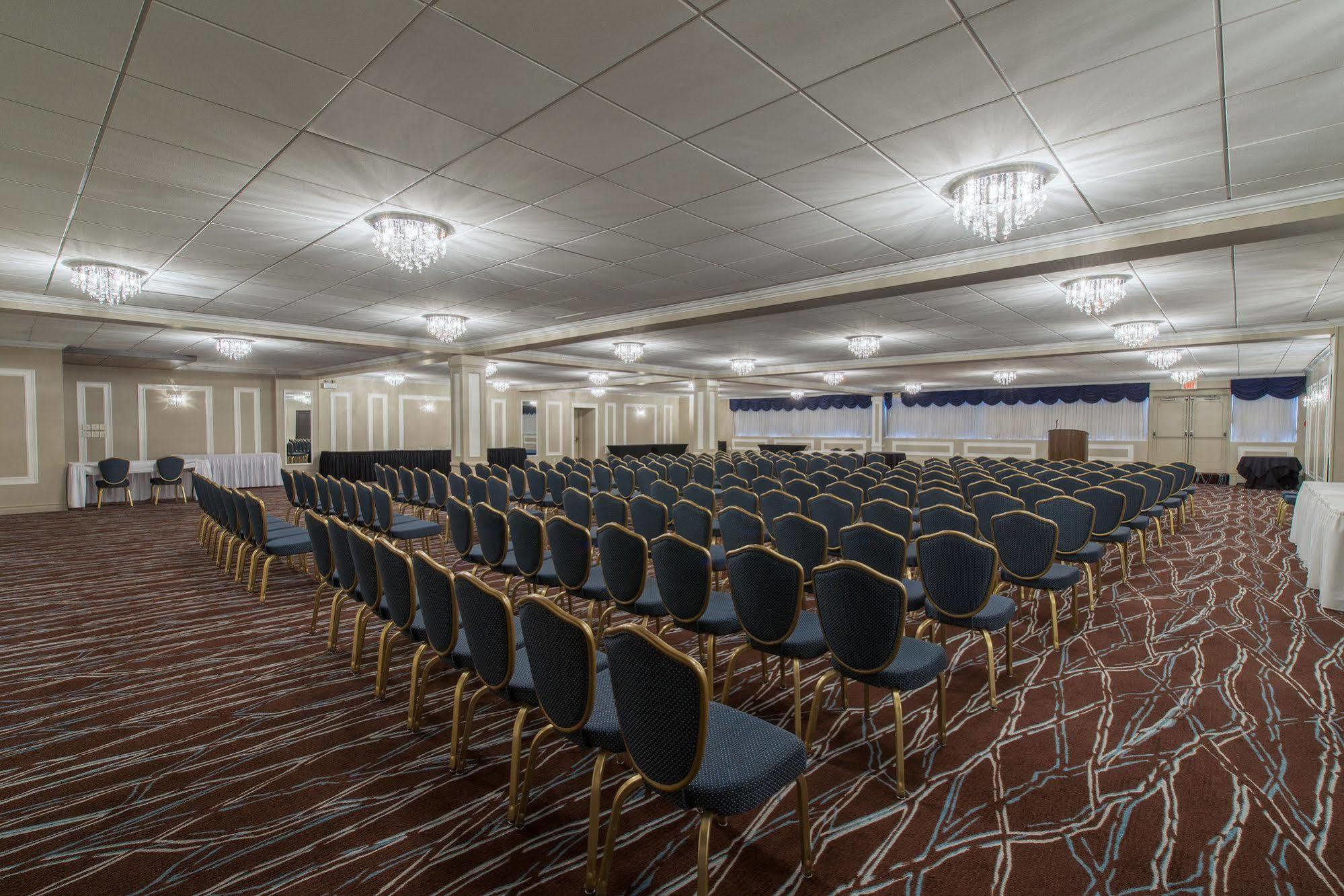 Fantasyland Hotel Edmonton Esterno foto